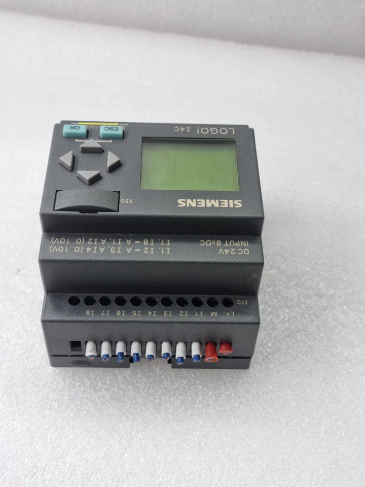 SIEMENS 6ED1052-1CC01-0BA6 LOGO PLC 6ED10521CC010BA6 24VDC 24C (Little Used)